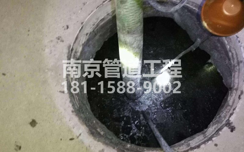 216劝业路清理化粪池