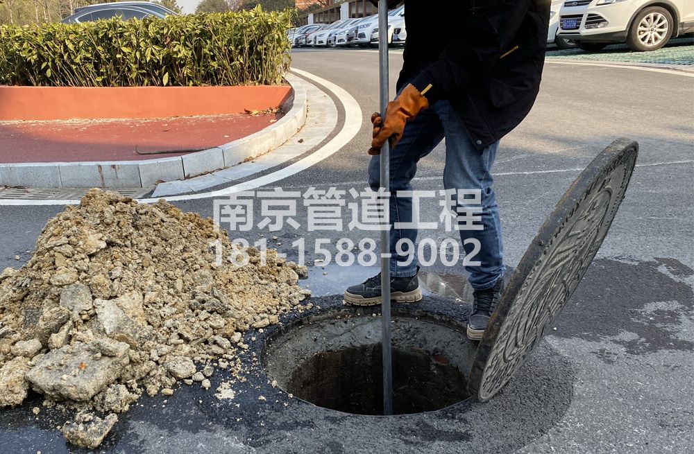 306劝业路管道油块清理
